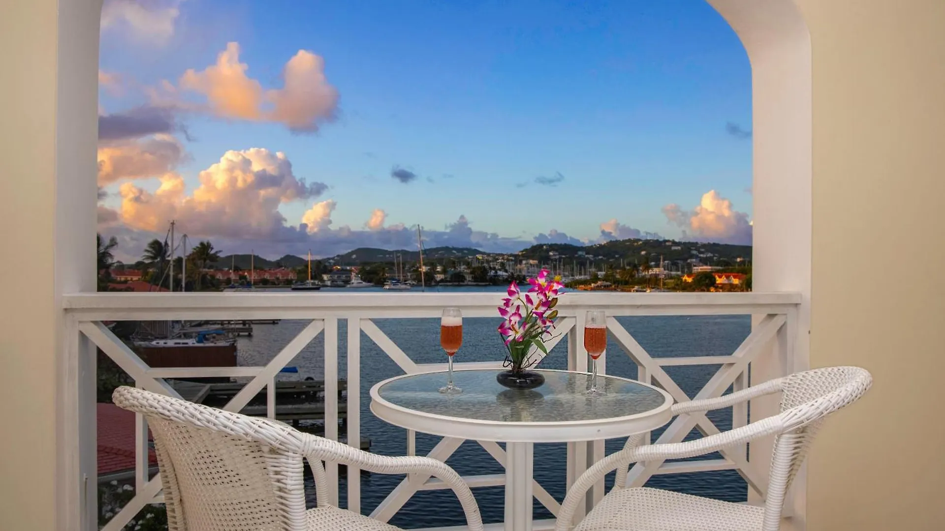 The Harbour #6 - 2 Bedrooms In Rodney Bay Townhouse Gros Islet Feriehus